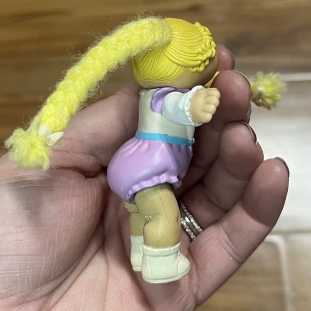 1984 Cabbage Patch Kids GIRL in Romper w/Pink Doll Yellow YARN HAIR 3.5" PVC - Picture 3 of 6
